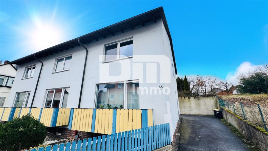 (R)erserviert!!!Einfamilienhaus mit 2 Balkonen, Garten / Freisitz + Garage in gesuchter Wohnlage - Frontansicht